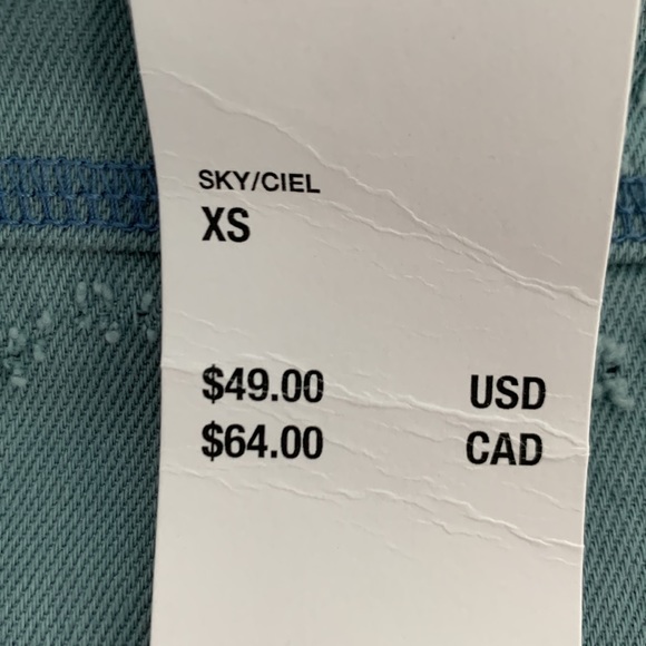 Adorable urban outfitters skirt. NWT and had embroidered flower pattern - Picture 4 of 4